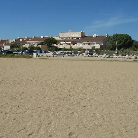 Appartement Studio Hyères, 1 Pièce, 2 Personnes - Fr-1-335-93 Hyères