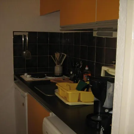Studio Hyères, 1 Pièce, 2 Personnes - Fr-1-335-93 Appartement